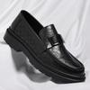 Zapatos de cuero para hombre, verano 2025, nuevos mocasines casuales con pedales huecos, transpirables y perezosos para jóvenes, marea de una generación de cabello