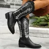 Botas Largas de Mezclilla Bordadas Blancas Retro de Tacón Grueso Otoño e Invierno Transfronterizas Europeas y Americanas para Mujer Conjunto Adelgazante Botas de Jinete Integradas Venta al por Mayor Talla Grande