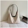 Bolsa tote grande de capacidade estilo casual 2026 novo modelo bolsa feminina versão coreana bolsa de ombro simples para trabalho e deslocamento bolsa de axila