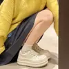 Tênis Casuais Chunky Fofos Pretos e Brancos Gu Yun 2026 para Mulheres Baixinhas com Solas Grossas Plataforma