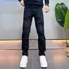Pantalones Vaqueros Rasgados con Salpicaduras Negras para Hombre, Corte Delgado, Cónico, Nuevos Otoño e Invierno 2026 Estilo Coreano Modernos Pantalones de Hombre