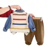 Roupas de Primavera para Meninos 2026 Novo Conjunto Estiloso para Bebês, Conjunto de Três Peças com Suéter, Colete e Camisa para Primavera e Outono para Bebês e Crianças Pequenas