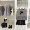 [Ropa Infantil Le'En] Diseño Original Otoño e Invierno Conjunto de Dos Piezas para Niñas: Chaleco Gris Estilo Pequeño Fragante y Pantalones Acampanados con Adorno de Orejas