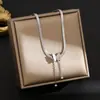 Collar de Acero de Titanio Plateado de Venta Caliente en TikTok Live para Mujer, Cadena para Clavícula Versátil de Nicho de Moda, Celebridad de Internet, Joyería que no se decolora
