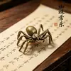 La Contención Trae Alegría Latón Macizo Araña Mascota de Té Decoración de Escritorio para el Hogar Adorno de Mano Artesanía Decorativa para Mesa de Té Venta al por Mayor