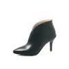 Botas curtas em V, comércio exterior, tamanho extra grande, bico fino, salto agulha, botas femininas, tamanho 40-46, couro liso, botas estilo europeu e americano 08-8