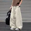 Calça de moletom fitness cinza estilo americano para homens, calça longa casual desconstruída de perna larga para outono/inverno, calça pesada com caimento e perna curva.
