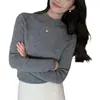 Otoño e invierno Nueva camiseta básica de cuello medio para mujer, suéter interior elegante de manga larga ajustado, suéter versátil de color liso