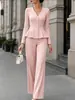 Conjunto Profesional de Mujer Otoño/Invierno 2026: Top de Cuello V con Botones y Cintura Ajustada y Pantalones Rectos Ajustados de Color Sólido para el Trabajo