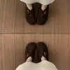 2026 Novos Sapatos Birkenstock Cinza de Lã Retrô Francês para Outono e Inverno com Aumento de Altura Escondido e Pelo Quente para Mulheres Usarem ao Ar Livre