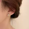 Pendientes de estrella tachonados de diamantes para mujer, con un diseño de nicho, un estilo sofisticado y elegante, una estética minimalista y cool, y un motivo único de cruz y estrella fugaz.