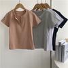Elegante camiseta de manga corta con tapeta en V para mujer, de algodón, corte ajustado, adelgazante, camiseta corta versátil casual de verano, nuevo estilo