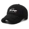 Gorra de Béisbol de Lana de Cordero para Mujer Otoño e Invierno, Versátil Estilo Coreano Bordada con Letras Gruesa Cálida Pico de Pato, Hace que la Cara se Vea Más Pequeña