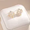 Nuevos aretes de cubo de zirconia tridimensionales para mujer, lujo ligero con un toque de alta gama, aretes cuadrados de diamantes completos, cobre incrustado con zirconia, aretes versátiles