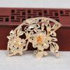 Broche chino de peonía con diseño de mariposa bañado en oro de color cobre con rayos dorados de Yiwu, hecho a mano, accesorio de ropa B3595