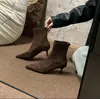 Botines de tacón alto de punta estilo francés, botas ajustadas para mujer, nueva colección otoño/invierno 2025, gamuza, tacón de aguja, con cremallera trasera, botas de moda