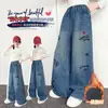 Pantalones de Peluche para Niñas Otoño Invierno 2026 Estilo Nuevo Tallas Mediana y Grande Jeans con Graffiti para Niños Pantalones Casuales Gruesos Estilosos para Niños