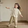 Camiseta Listrada Infantil de Manga Curta em Cores Macaron, Novo Estilo de Verão para Meninos e Meninas, Algodão e Linho, Estilo Coreano, Top Casual Versátil