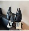 Bolso bandolera retro de estilo sillín transfronterizo para otoño e invierno, nuevo, sencillo y versátil, de gran capacidad, bolso de viaje moderno para mujer.