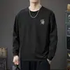 Camiseta casual de manga larga para hombre para usar como capa base Camiseta para hombre Bordada Capa base Nuevo estilo delgado Top 2026 Holgada de manga larga