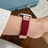 Etiqueta Fina con Forma de Cachorro Hebilla Magnética Correa con Textura Lisa Adecuada para Apple Watch