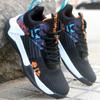 Zapatos para hombre, novedad de verano 2023, zapatillas informales de malla tejida con mosca, venta al por mayor transfronteriza, zapatos para correr de suela suave para hombre