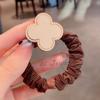 Anillo para el cabello de aleación de amor con trébol de cuatro hojas esmerilado Dongdaemun de estilo coreano, banda para el cabello elástica, elegante y sencilla para combinar con todo.