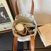 Bolsa de lona casual bordada con dibujos animados para mujer, nuevo estilo 2026, gran capacidad, adecuada para estudiantes, para ir al trabajo y versátil para el uso diario como bolso de hombro o bolso de mano