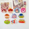 Patch Acrílico Urso Morango DIY Acessórios de Joalheria Acessórios de Cabelo Presilha de Cabelo Capinha de Celular Broche com Desenho Animado Moderno