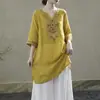 2026 Camisa Retrô Simples e Artística de Algodão e Linho com Bordado Pesado e Gola V para Mulheres, Top Soltinho e Respirável de Comprimento Médio