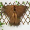 Chapéus de Palha, Capas de Palha e Roupas Tradicionais para Decorações de Casa de Campo; Mantas Marrons Usáveis, Chapéus de Palha, Mantos de Estilo Antigo, Xales e Sandálias de Palha
