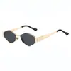 Gafas de Sol Nuevas Retro Diamante Cara Pequeña Americanas Y2K Hip Hop Sombra Cóncava Gafas de Sol para Foto Mujeres 2025