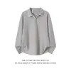 Camiseta de rayas con cuello y textura gris claro para hombre, camisa tipo polo estilo 'old money' de otoño, sudadera retro americana de manga larga