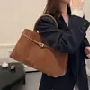 Bolsa de Axila Versátil Nova Moda Outono e Inverno Transfronteiriça Bolsa Tote Retrô para o Dia a Dia Design de Nicho Bolsa de Ombro Portátil para Mulheres