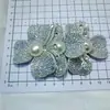Hot Diamond Flor Tridimensional de Três Pétalas Bolsa com Laço de Pérola Roupas Sapatos Sapatos de Flor Chapéus Acessórios de Cabelo Acessórios de Vestuário Acessórios Atacado