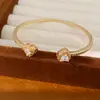 Pulsera abierta con corazón de circonita chapada en oro real de 18 quilates, pulsera exquisita estilo coreano, joyería de nicho de lujo ligero al por mayor
