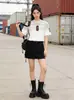 Camiseta Esportiva de Manga Curta com Letras e Números Desgastados para Homens, Novo Estilo Primavera e Verão, Listras Laterais, Blusa Casual Esportiva Solta para Mulheres