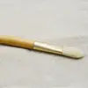 Pincel para Máscara Facial em Formato de Língua com Cerdas Macias, Especializado para Salões de Beleza, Usado para Aplicar Máscaras em Pasta, Máscaras de Argila e Tratamentos de Spa, Pincel Aplicador de Máscara na Cor Madeira
