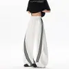 Calça moletom da moda de rua com barra curva, perna larga plissada estilo retrô perna reta listrada vermelha estilo americano esportiva casual para homens e mulheres