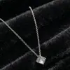 Colar feminino de design nicho de luxo leve, cubo de açúcar, diamante branco, aço titânio, estilo coreano, modelo novo e único com toque de alta qualidade, corrente de clavícula