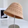 Sombrero de pescador de doble capa cálido a rayas huecas para otoño e invierno para mujer, Gorro de punto con mezcla de pelo de conejo, Sombrero cloché simple reversible de moda