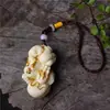 Artesanía de Madera Tallado de Frutas Marfil Puesto Callejero