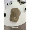 Gorra de béisbol con letras bordadas desgastadas lavadas vintage para mujer, gorra casual estilo coreano con pico de pato rasgada para hombre