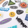 Etiquetas personalizadas de silicona, PVC y caucho blando, Logotipos de dibujos animados de caucho y silicona, Etiquetas de plástico de gota para bolsas y cajas