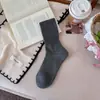 Meias brancas para meninas e mulheres, estilo fino de outono e inverno, estilo coreano com meias folgadas vazadas, estilo ballet, meias de cano médio estilo miu, combinadas com sapatos Birkenstock