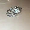 Brincos Luxuosos Ultra Brilhantes de Zircônia com Design de Nariz de Porco Vazado em Forma de C, Brincos Elegantes Estilo Francês, Brincos de Luxo Leve de Alta Qualidade