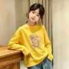 Camiseta de manga larga de algodón puro para niños con estampado de dibujos animados, adecuada para primavera y otoño, cuello redondo, top básico versátil para niñas y bebés, estilo moderno