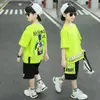 Traje de manga corta para niños, nuevo traje de verano para niños medianos y pequeños, moderno, elegante, holgado, informal, de manga corta, con pantalones cortos, traje de dos piezas
