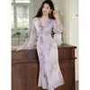 Usa un Vestido Morado de Cuello en V Estilo Francés para Mujer, un Nuevo Modelo de Otoño con un Impresionante Efecto Degradado de Alta Gama, que Ceñe la Cintura, Elegante Vestido Largo