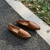 825-2 Manluo Luo Verano Nuevo Estilo Color Sólido Piel de Vaca de Primera Capa Punta Puntiaguda Caña Media Cuña de Tacón Bajo Moda Casual Zapatos de Mujer